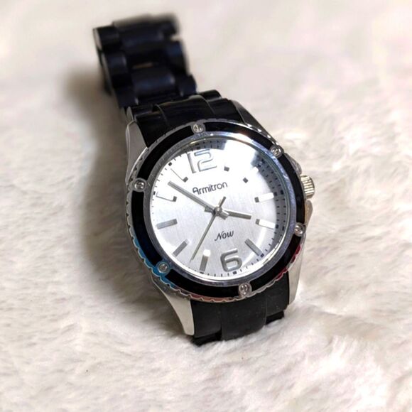 Vintage NWOT Armitron "Now" Ladies Watch  - Black Acrylic Band - New Battery - Picture 7 of 13